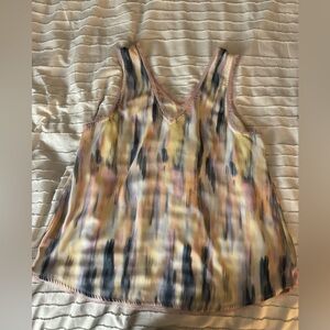 Beautiful sleeveless top with pink trim